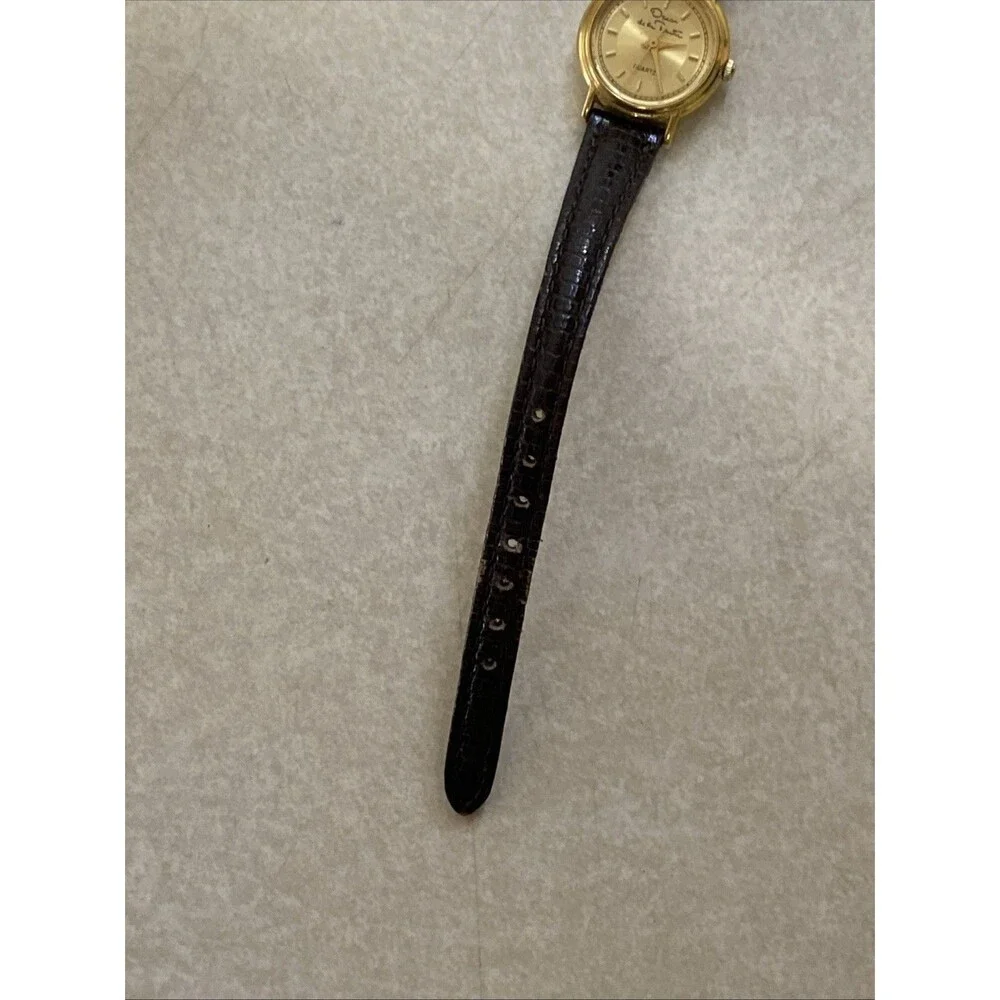 Vintage Oscar de la Renta Gold Quartz Ladies Watch Black Leather Strap